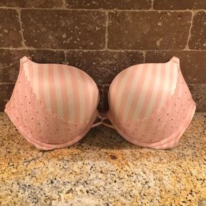Victoria Secret Miraculous Plunge. 34D.